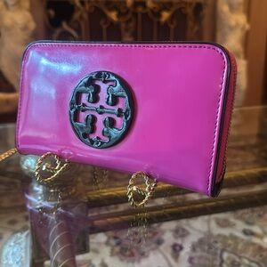 wallet Tory Burch Vibrant Pink Wallet with Black Logo